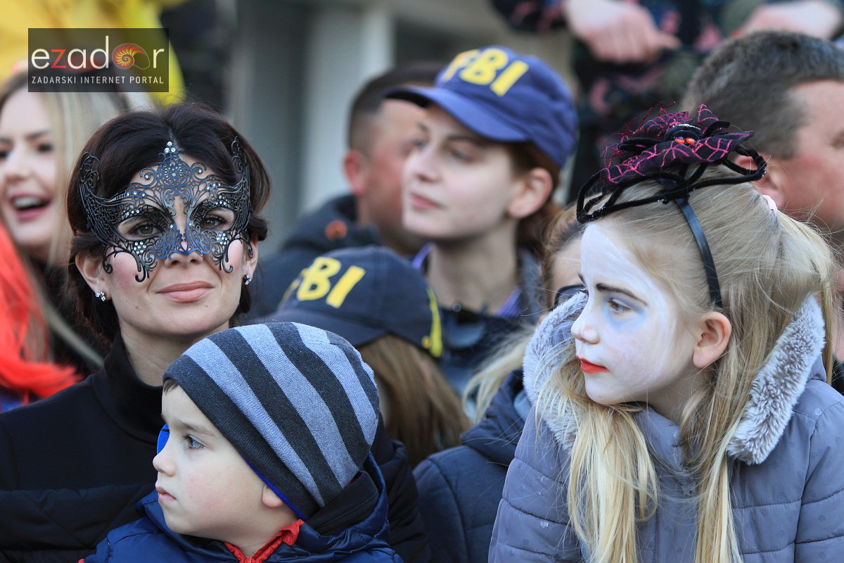 Maškarana povorka Velike Bake u Murteru