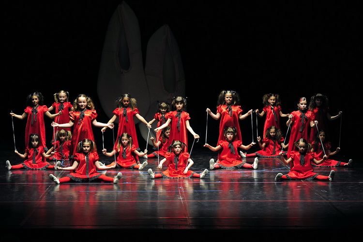 HNK Zadar: Plesna udruga Festa – “Izašli iz priče (a netko i iz papučice)”, Foto: Željko Karavida HNK Zadar: Plesna udruga Festa – “Izašli iz priče (a netko i iz papučice)”, Foto: Željko Karavida