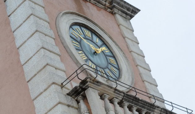 Zadar, 220310.
Sat na gradskoj strazi posljednjih dana znao je kasniti, a gradska uprava odlucila je postaviti automatski mehanizam i tako ustedjeti na odrzavanju.
Foto: Andrija Lucic / CROPIX