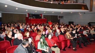 Predstava “Njuške” u HNK Zadar, foto: Iva Perinčić Predstava “Njuške” u HNK Zadar, foto: Iva Perinčić