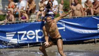 Split, 120611.
Na splitskim Bacvicama odrzano je 7. Prvenstvo svita u piciginu. Naslov pobjednika drugu godinu za redom osvojila je ekipa A1.
Foto: Ante Cizmic / CROPIX Split, 120611.
Na splitskim Bacvicama odrzano je 7. Prvenstvo svita u piciginu. Naslov pobjednika drugu godinu za redom osvojila je ekipa A1.
Foto: Ante Cizmic / CROPIX