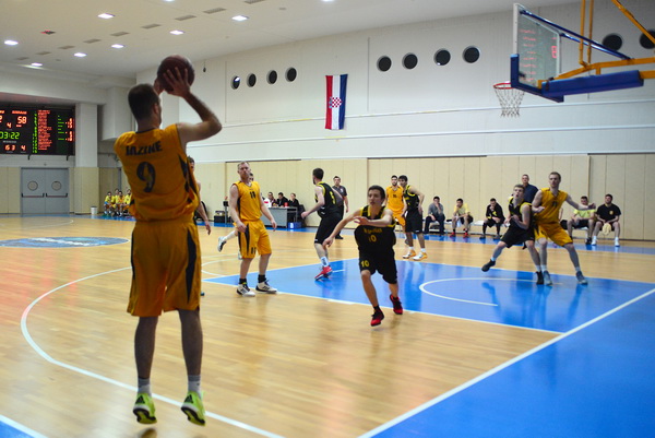 U posljednjem kolu A-2 lige Jug, košarkaši Jazine Arbanasa trebali su pobjedu nad Sukošanom kako bi potvrdili nastup u kvalifikacijama za A-1 ligu. Nervoza je učinila svoje ali na koncu košarkaši trenera Josipa Plantaka slavili su rezultatom 63-58