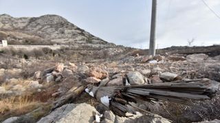 Karlobag: Srušeni stupovi niskonaponske mreže, Foto: Dino Stanin/PIXSELL Karlobag: Srušeni stupovi niskonaponske mreže, Foto: Dino Stanin/PIXSELL