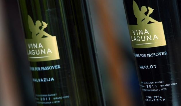 Zidovska vjerska zajednica Bet Israel. Rabin Kotel Da Don sa prvim hrvatskim kosher vinom pod nazivom “Vina Laguna”.