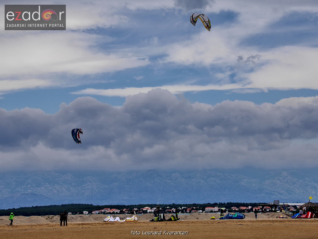 Kiteri guštali u refulima ninske bure Kiteri guštali u refulima ninske bure