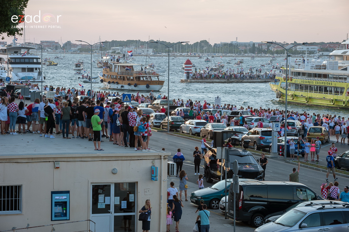 Zadar priredio čudesan doček svojim Vatrenim herojima (1)