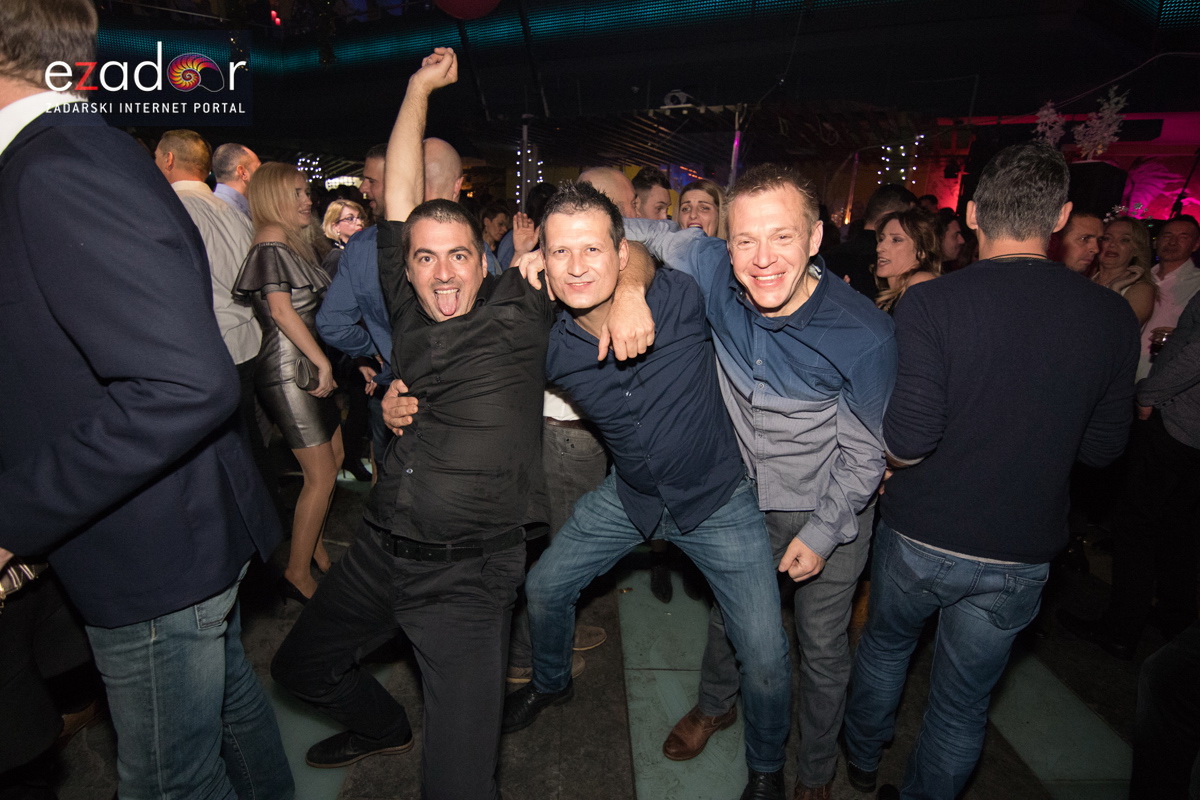 Ludnica u Saturnusu: Najbolji doček u svemiru i šire Ludnica u Saturnusu: Najbolji doček u svemiru i šire