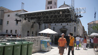 Pozornica i tribine za koncert Josea Carrerasa