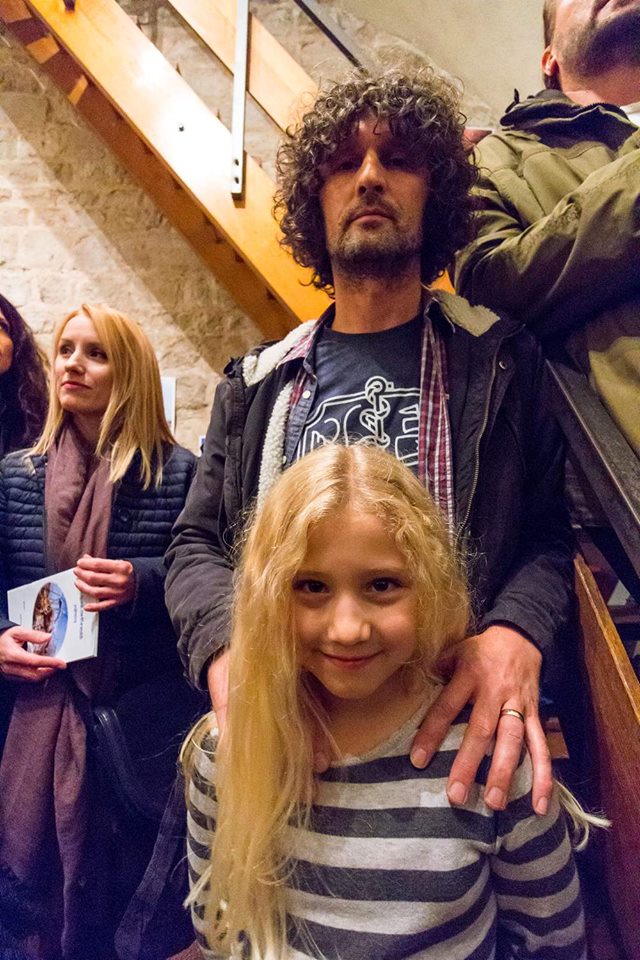 Galerija Kapetanova kula: Svečano otvorenje izložbe “Rastočeno vrime” Stipe Suraća. Foto: Mladen Radolović Mrlja Galerija Kapetanova kula: Svečano otvorenje izložbe “Rastočeno vrime” Stipe Suraća. Foto: Mladen Radolović Mrlja