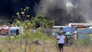 Veliki požar kod Smokovića zahvatio i parkirane automobile