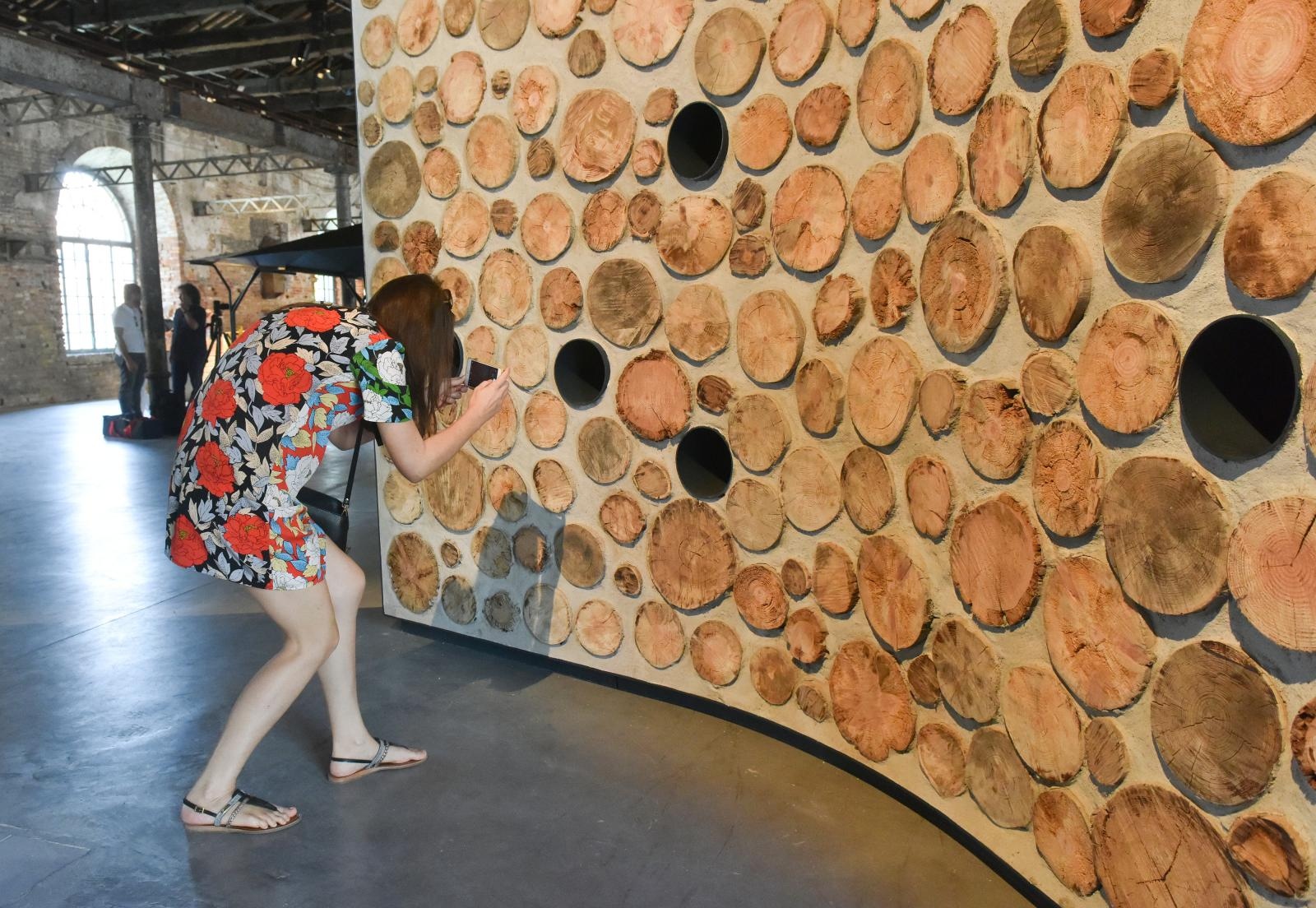 Na 16. Venecijanskom bijenalu otvoren Hrvatski paviljon s instalacijom Oblak Pergola Na 16. Venecijanskom bijenalu otvoren Hrvatski paviljon s instalacijom Oblak Pergola