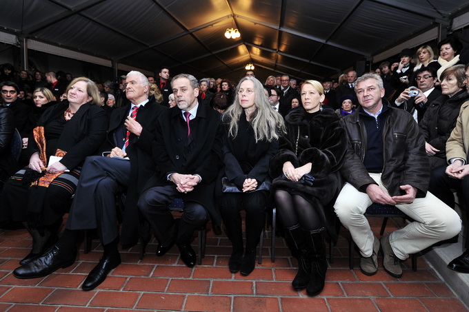 Zagreb, 230313.
Otvorenje izlozbe ‘Remek-djela iz Muzeja Picasso, Pariz’ u Klovicevim dvorima. Izlozba ce biti otvorena do 7. srpnja, a posjetitelji ce moci vidjeti 56 slika i skulptura najslavnijeg majstora 20. stoljeca., osnivaca kubizma, slikara, kip Zagreb, 230313.
Otvorenje izlozbe ‘Remek-djela iz Muzeja Picasso, Pariz’ u Klovicevim dvorima. Izlozba ce biti otvorena do 7. srpnja, a posjetitelji ce moci vidjeti 56 slika i skulptura najslavnijeg majstora 20. stoljeca., osnivaca kubizma, slikara, kip