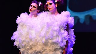 Dragon teatar- “POE – Nikad više”, foto: Iva Perinčić Dragon teatar- “POE – Nikad više”, foto: Iva Perinčić