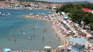 Uživanje u ljetu na vodičkim plažama. Photo: Duško Jaramaz/PIXSELL Uživanje u ljetu na vodičkim plažama. Photo: Duško Jaramaz/PIXSELL