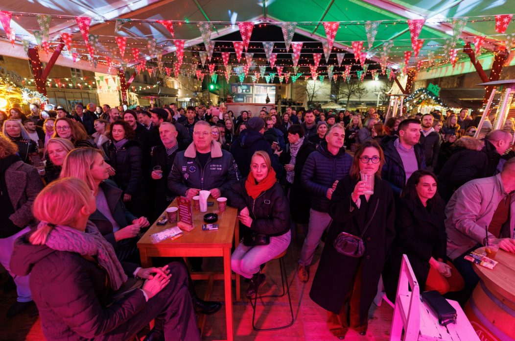 Jonathan @ Božićni gramofon