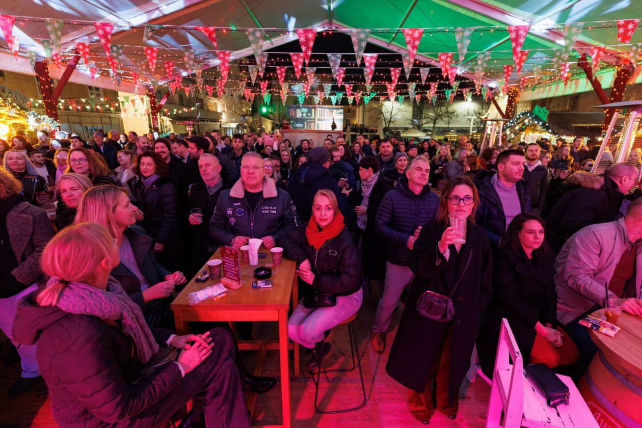 Jonathan @ Božićni gramofon Jonathan @ Božićni gramofon