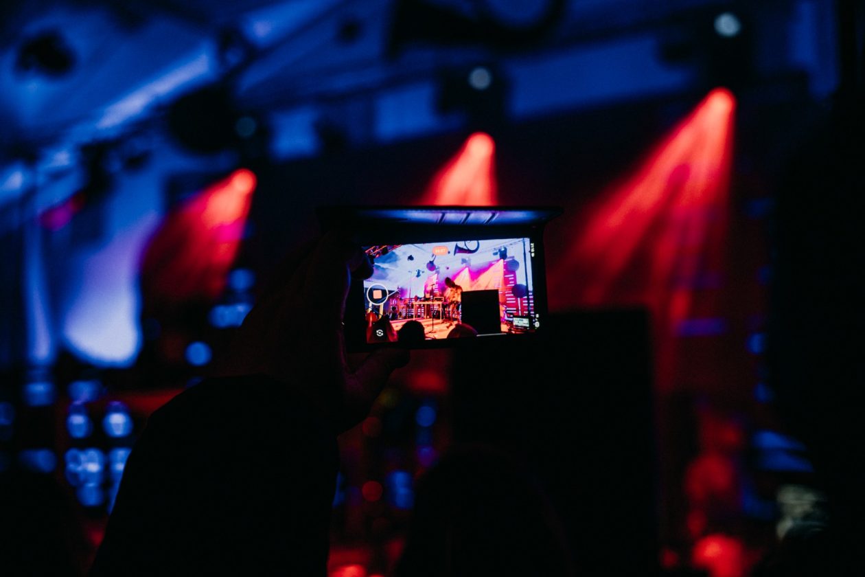 Nipplepeople @ Advent u Zadru – Božićni gramofon na Pijaci