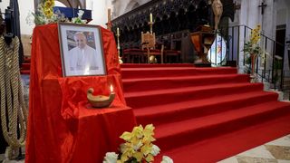 Nadbiskup Milan Zgrablić predvodio misu zadušnicu za Papu Franju Nadbiskup Milan Zgrablić predvodio misu zadušnicu za Papu Franju