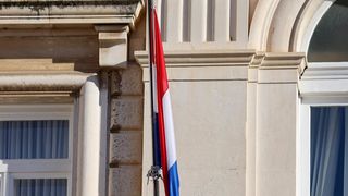 Zbog dana žalosti u Zadru su zastave na pola koplja
