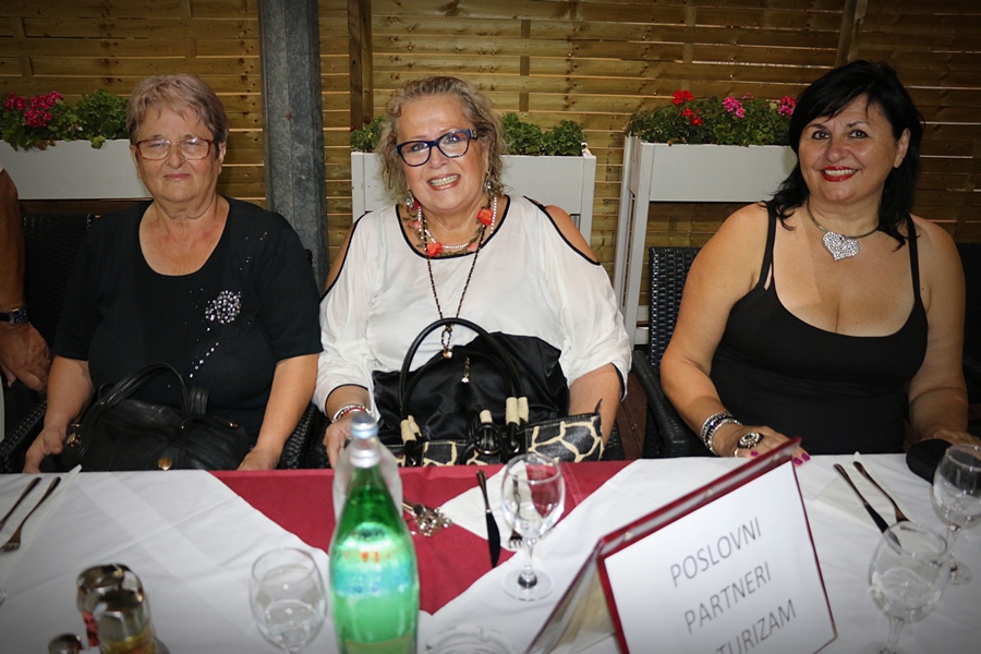 Dan Općine Vir proslavljen uz spektakularni koncert Prljavog Kazališta i vatromet Dan Općine Vir proslavljen uz spektakularni koncert Prljavog Kazališta i vatromet