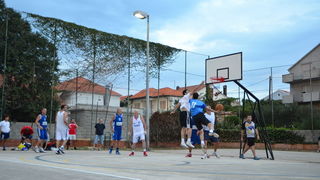 U povodu blagdana Kraljice Mira u Stanovima odigrana utakimica između veterana KK Zadar i Stanova, Foto: Iva Perinčić U povodu blagdana Kraljice Mira u Stanovima odigrana utakimica između veterana KK Zadar i Stanova, Foto: Iva Perinčić