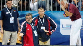 Zagreb, 050910.
Bazen Mladost na Savi.
29. Europsko prvenstvo u vaterpolu.
Hrvatska – Italija
Na fotografiji: izborniku Ratku Rudicu nisu jasne neke suceve odluke.
Foto: Ronald Gorsic / CROPIX