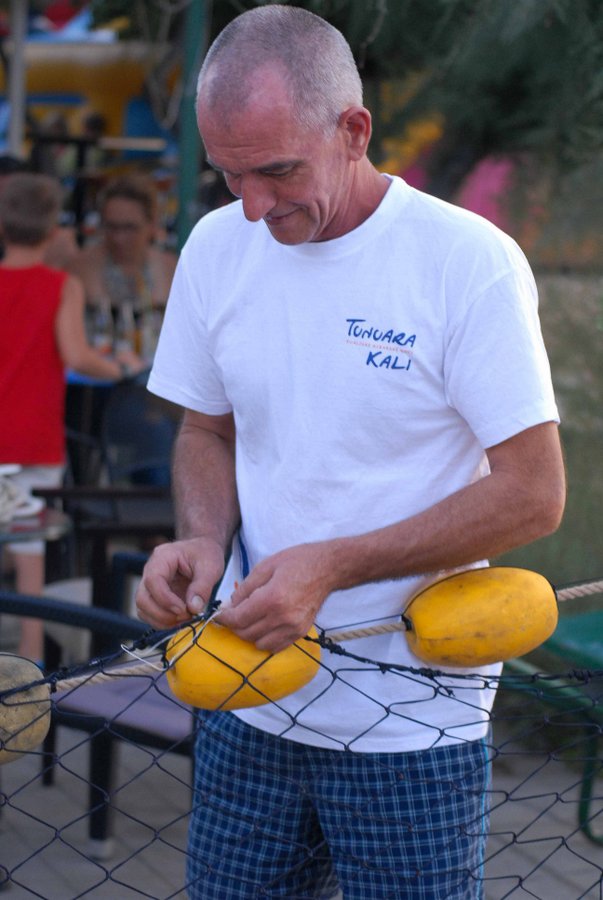 Tunuara 2016 – defile ribarica, spremanje brudeta, demonstracija ribarske vještine i koncert Zorica Kondža. Foto: TZ općine Kali/Adam Vidas Tunuara 2016 – defile ribarica, spremanje brudeta, demonstracija ribarske vještine i koncert Zorica Kondža. Foto: TZ općine Kali/Adam Vidas