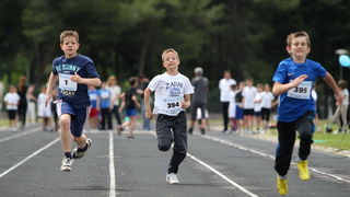 Zadar, 210513.
Erste Plava Liga danas se odrzava na stadionu Visnjik. Rijec je o jedinstvenom djecjem atletskom natjecanju upecatljivog slogana Brze, Vise, Jace, koje se odrzava pod visokim pokroviteljstvom Ministarstva znanosti obrazovanja i sporta. Orga Zadar, 210513.
Erste Plava Liga danas se odrzava na stadionu Visnjik. Rijec je o jedinstvenom djecjem atletskom natjecanju upecatljivog slogana Brze, Vise, Jace, koje se odrzava pod visokim pokroviteljstvom Ministarstva znanosti obrazovanja i sporta. Orga