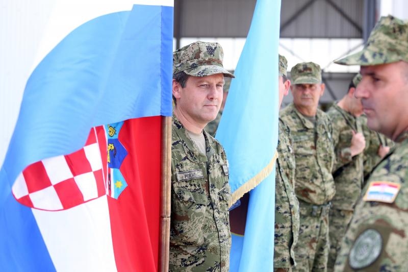 Plenković i Krstičević posjetili zračnu bazu Zemunik i protupožarnu eskadrilu Plenković i Krstičević posjetili zračnu bazu Zemunik i protupožarnu eskadrilu