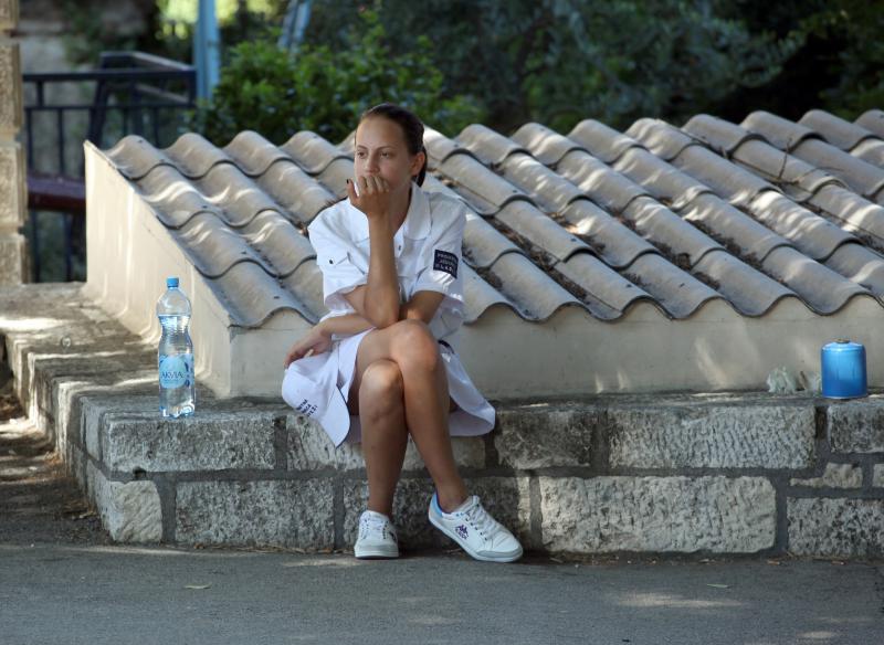 18.07.2013., Zadar – Prometna jedinica mladezi, mladi zadarski bobiji kako im tepaju gradjani uvelike pridonose olaksanom kretanju automobila kroz grad. Bez njih vecina raskrizja te ulice blize centru grada bile bi zagusene zbog prometnih cepova. Velika 18.07.2013., Zadar – Prometna jedinica mladezi, mladi zadarski bobiji kako im tepaju gradjani uvelike pridonose olaksanom kretanju automobila kroz grad. Bez njih vecina raskrizja te ulice blize centru grada bile bi zagusene zbog prometnih cepova. Velika