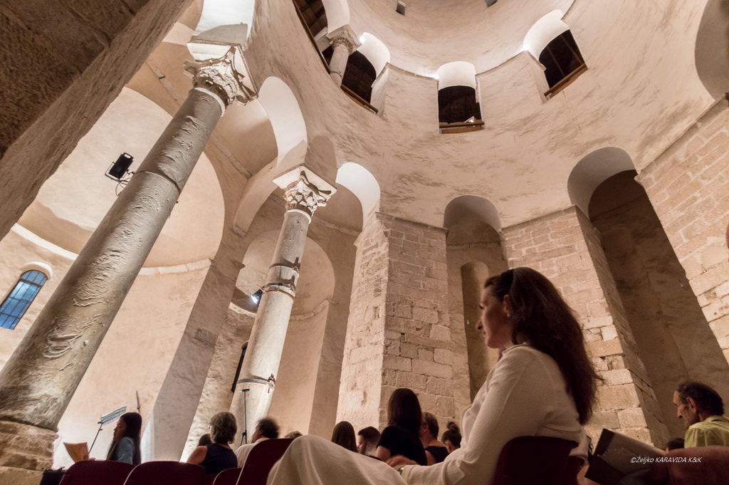 Violinist Martin Draušnik i gitarist Krešimir Bedek u Sv. Donatu izveli program “Paganini i gitara” Violinist Martin Draušnik i gitarist Krešimir Bedek u Sv. Donatu izveli program “Paganini i gitara”