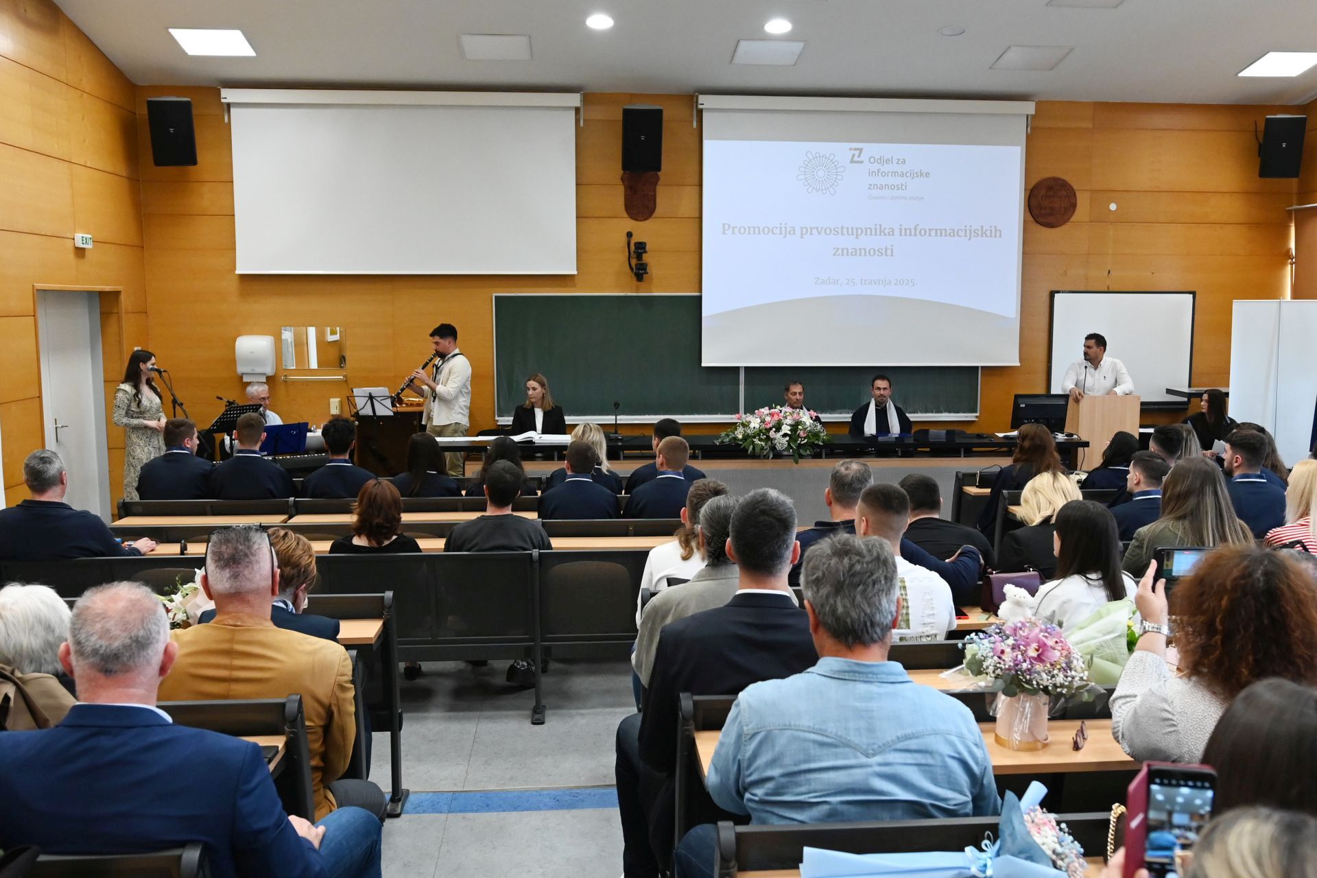 Promovirani prvostupnici Odjela za informacijske znanosti Promovirani prvostupnici Odjela za informacijske znanosti