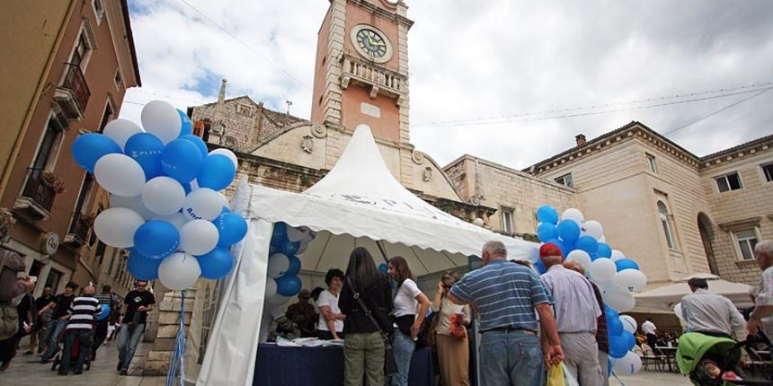 Pliva – Mjerenje tlaka i secera u krvi (foto: Marin Gospić) Pliva – Mjerenje tlaka i secera u krvi (foto: Marin Gospić)