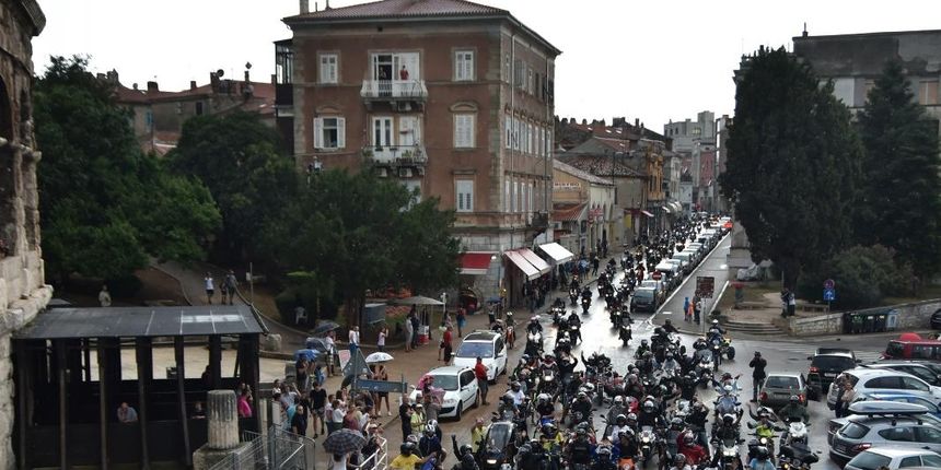 Atrakcija za ljubitelje oktana: tisuće motora protutnjale Pulom