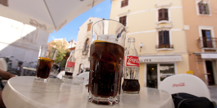 Đir po gradu, kafić, Coca cola, piće 13. listopada 2011. Đir po gradu, kafić, Coca cola, piće 13. listopada 2011.