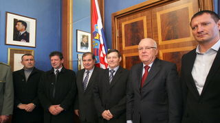 Zadar, 111212. 
Nakon zahvale generalu Anti Gotovini, Zadrani su danas odali priznanje i ratnom zapovjedniku postrojbi specijalne policije Mladenu Markacu. General Markac prosetao je zadarskim Poluotokom te posjetio gradonacelnika Zvonimira Vrancica u nje