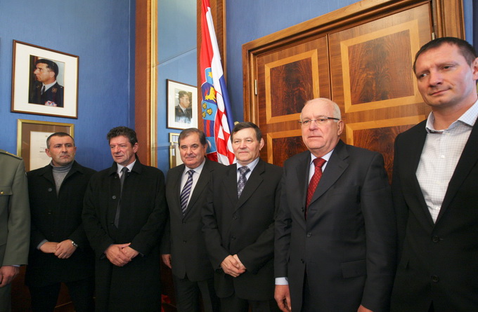Zadar, 111212. 
Nakon zahvale generalu Anti Gotovini, Zadrani su danas odali priznanje i ratnom zapovjedniku postrojbi specijalne policije Mladenu Markacu. General Markac prosetao je zadarskim Poluotokom te posjetio gradonacelnika Zvonimira Vrancica u nje