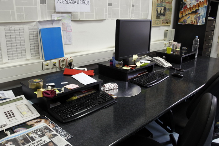 Pula, 071110.
Novinari, fotoreporteri, graficari i ostalo tehnicko osoblje Glasa Istre od danas su u strajku jer je uprava najavila sindikatu otpustanje trecine zaposlenika. Uprava ce uz pomoc sudske odluke (dvadeset radnika je dobilo radnu obavezu) pokus Pula, 071110.
Novinari, fotoreporteri, graficari i ostalo tehnicko osoblje Glasa Istre od danas su u strajku jer je uprava najavila sindikatu otpustanje trecine zaposlenika. Uprava ce uz pomoc sudske odluke (dvadeset radnika je dobilo radnu obavezu) pokus