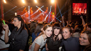 Karlovacko live: Halid Beslic i Crvena jabuka u dvorani Kresimir Cosic u Zadru, Foto: Leo Banic Karlovacko live: Halid Beslic i Crvena jabuka u dvorani Kresimir Cosic u Zadru, Foto: Leo Banic