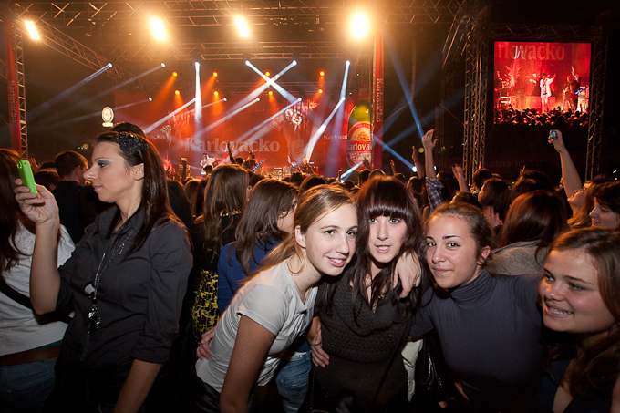 Karlovacko live: Halid Beslic i Crvena jabuka u dvorani Kresimir Cosic u Zadru, Foto: Leo Banic Karlovacko live: Halid Beslic i Crvena jabuka u dvorani Kresimir Cosic u Zadru, Foto: Leo Banic