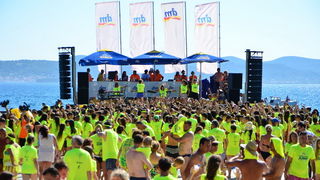 10. dm Millennium Jump na zadarskoj rivi – 3 tisuće skakača poslalo prekrasnu priču u svijet 10. dm Millennium Jump na zadarskoj rivi – 3 tisuće skakača poslalo prekrasnu priču u svijet