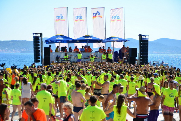 10. dm Millennium Jump na zadarskoj rivi – 3 tisuće skakača poslalo prekrasnu priču u svijet 10. dm Millennium Jump na zadarskoj rivi – 3 tisuće skakača poslalo prekrasnu priču u svijet