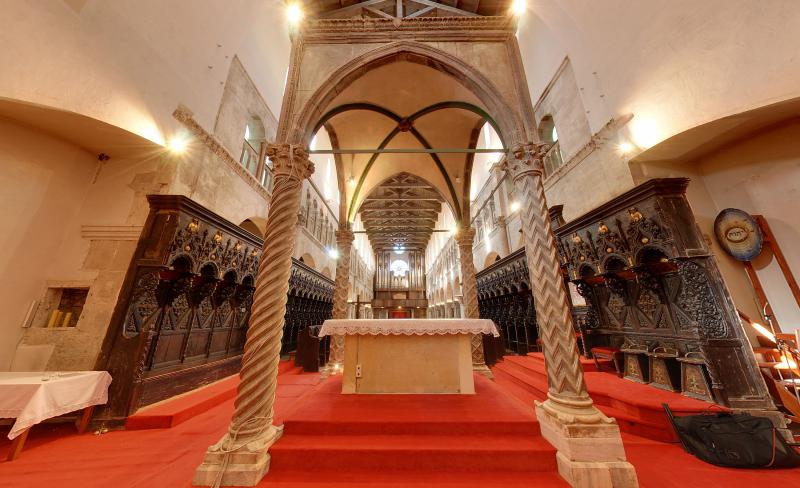 Katedrala sv. Stosije. Danasnja katedrala je trobrodna romanicka gradjevina, ujedno i najveca crkva u Dalmaciji. Unutrasnjost katedrale je monumentalna. Photo: Dino Stanin/PIXSELL