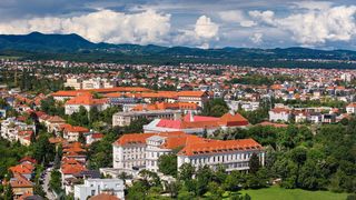 Pogled sa Zagrebačke katedrale na centar grada – Zagreb