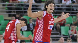 Bydgoszcz, 150909. Dvorana Sport Arena Luczniczka. Europsko prvenstvo u kosarci u Poljskoj, drugi krug natjecanja po skupinama 3. kolo grupe E, utakmica izmedju Hrvatske i Njemacke odlucujuca za ulazak u cetvrtfinale. Na slici: Kresimir Loncar i Roko Leni