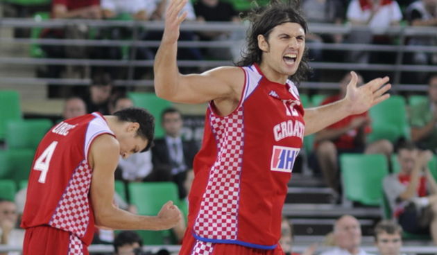 Bydgoszcz, 150909. Dvorana Sport Arena Luczniczka. Europsko prvenstvo u kosarci u Poljskoj, drugi krug natjecanja po skupinama 3. kolo grupe E, utakmica izmedju Hrvatske i Njemacke odlucujuca za ulazak u cetvrtfinale. Na slici: Kresimir Loncar i Roko Leni