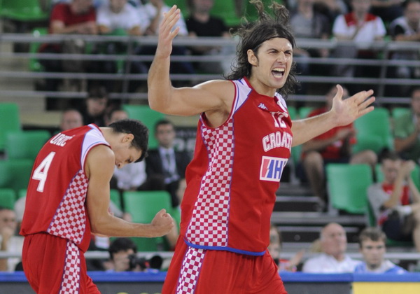 Bydgoszcz, 150909. Dvorana Sport Arena Luczniczka. Europsko prvenstvo u kosarci u Poljskoj, drugi krug natjecanja po skupinama 3. kolo grupe E, utakmica izmedju Hrvatske i Njemacke odlucujuca za ulazak u cetvrtfinale. Na slici: Kresimir Loncar i Roko Leni