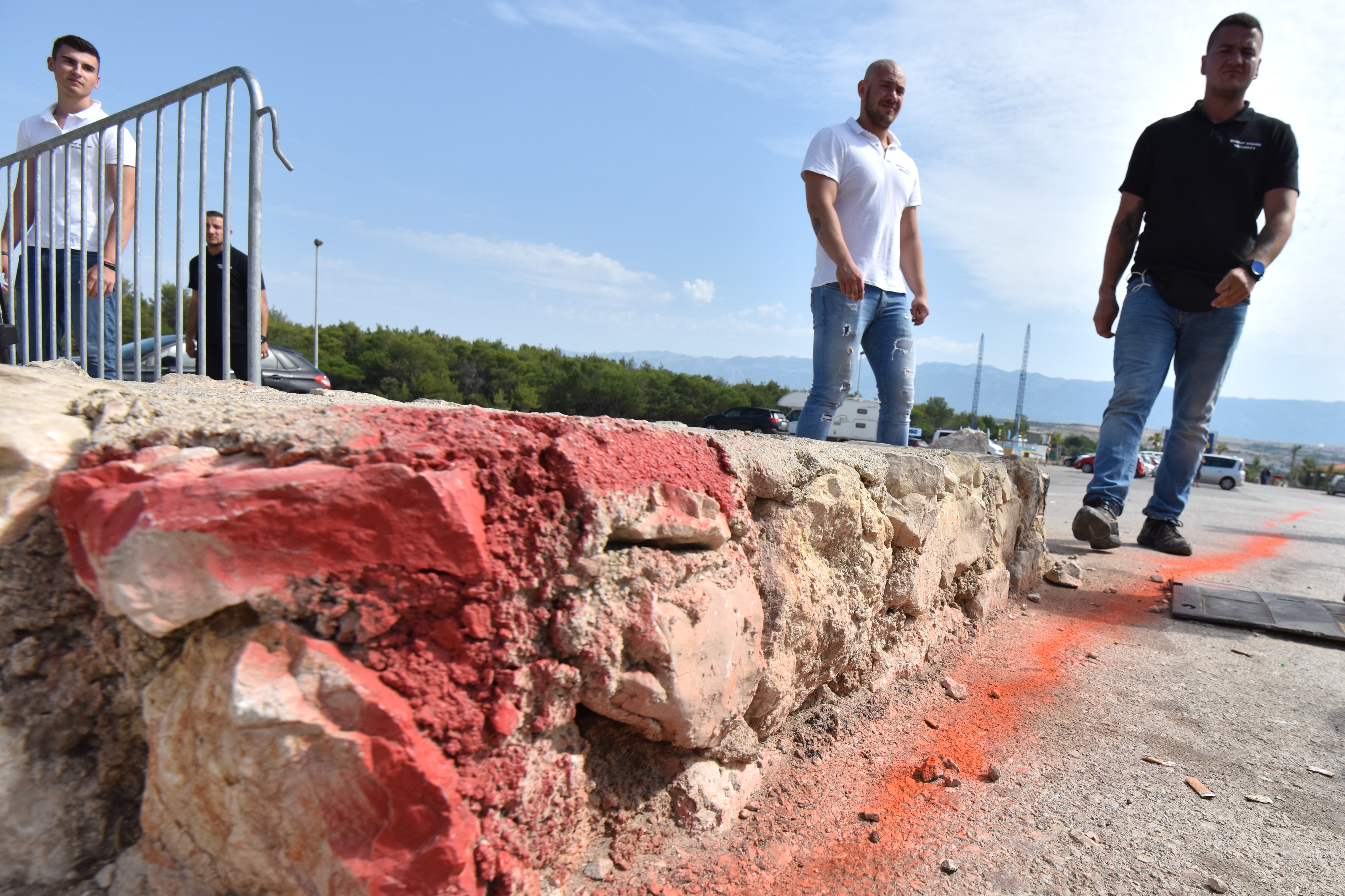 Okršaj kod Zrća: redari opet otjerali udrugu bivših ovisnika