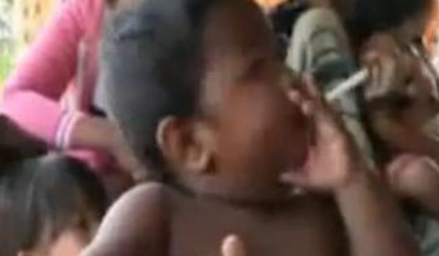 Dječak Ardi puši cigarete (Metro-portal.hr)