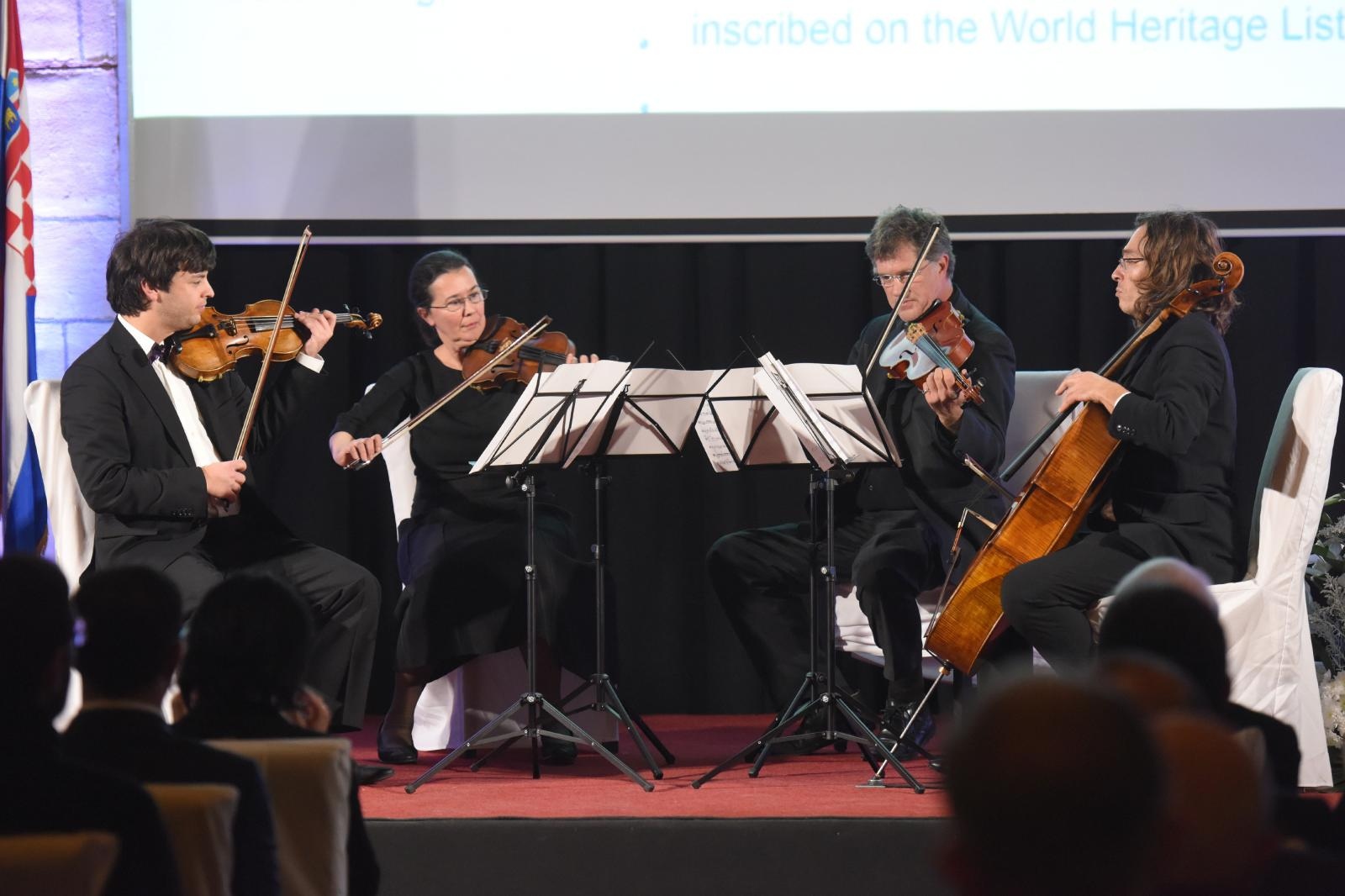 Gradonačelniku Zadra Branku Dukiću uručena povelja UNESCO-a